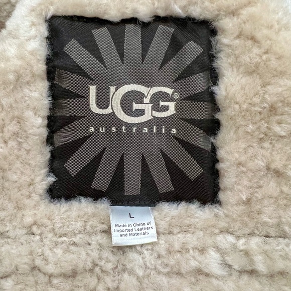 UGG AUSTRALIA HOODED SHEARLING VEST SIZE LARGE ❄️🤎💝 - Picture 10 of 11